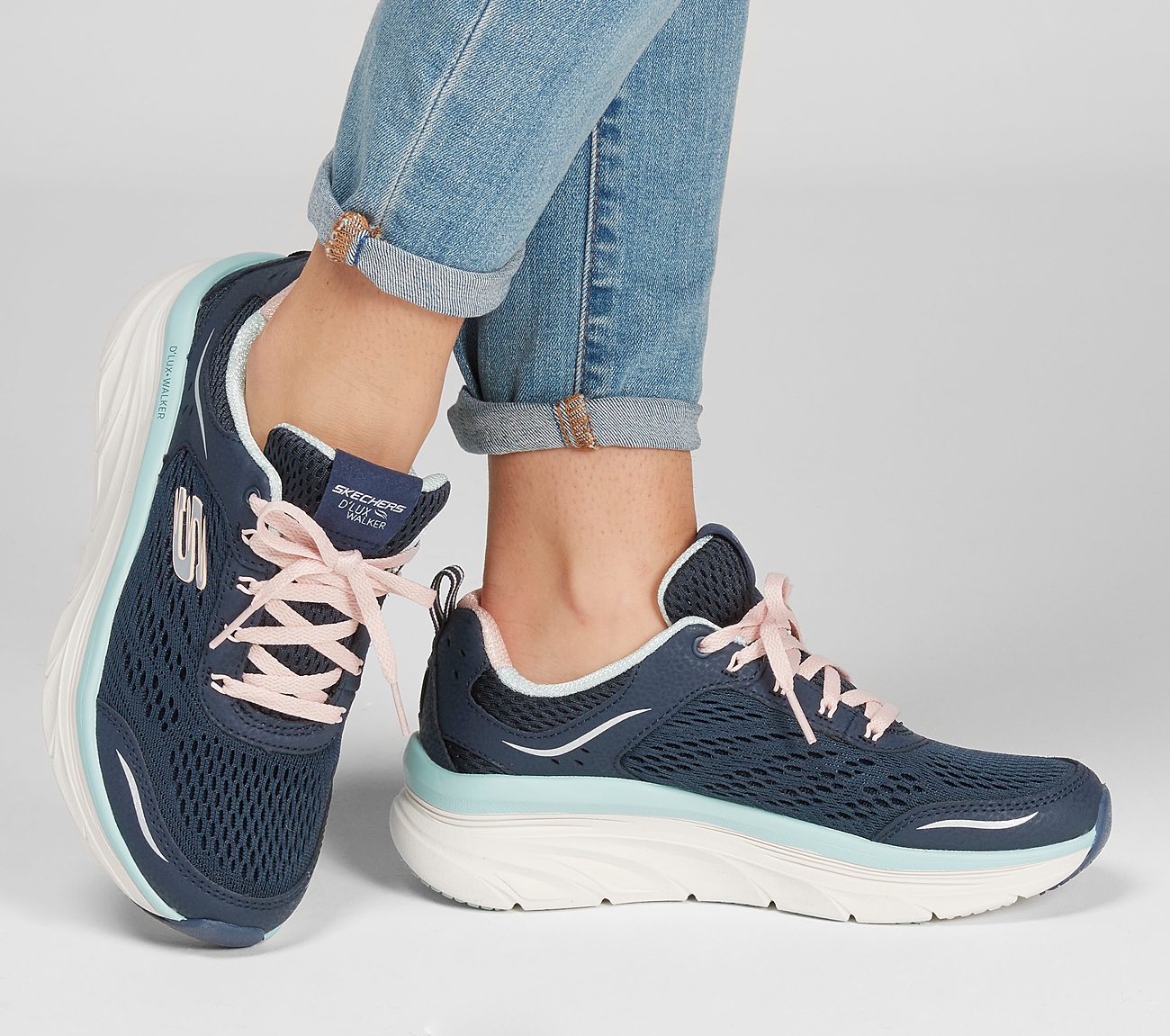 Relaxed Fit: D'Lux Walker - Infinite Motion Shoe Skechers