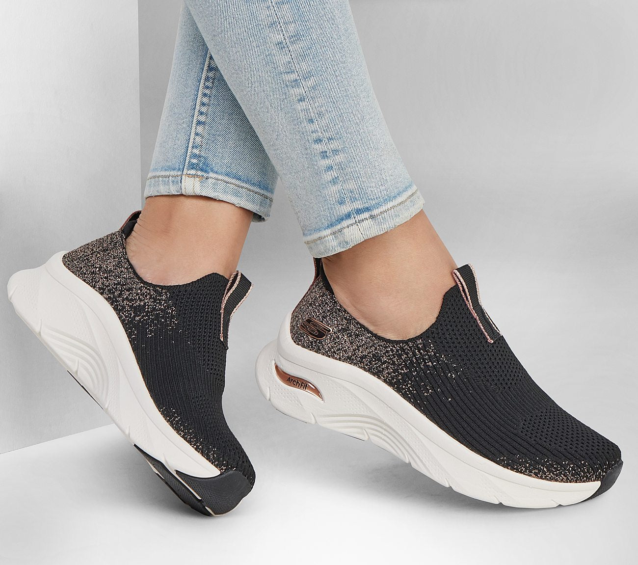 Relaxed Fit: Arch Fit D'Lux - Glimmer Dust Shoe Skechers