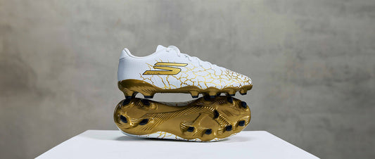 Valitse oikeat jalkapallokengät omaan peliisi