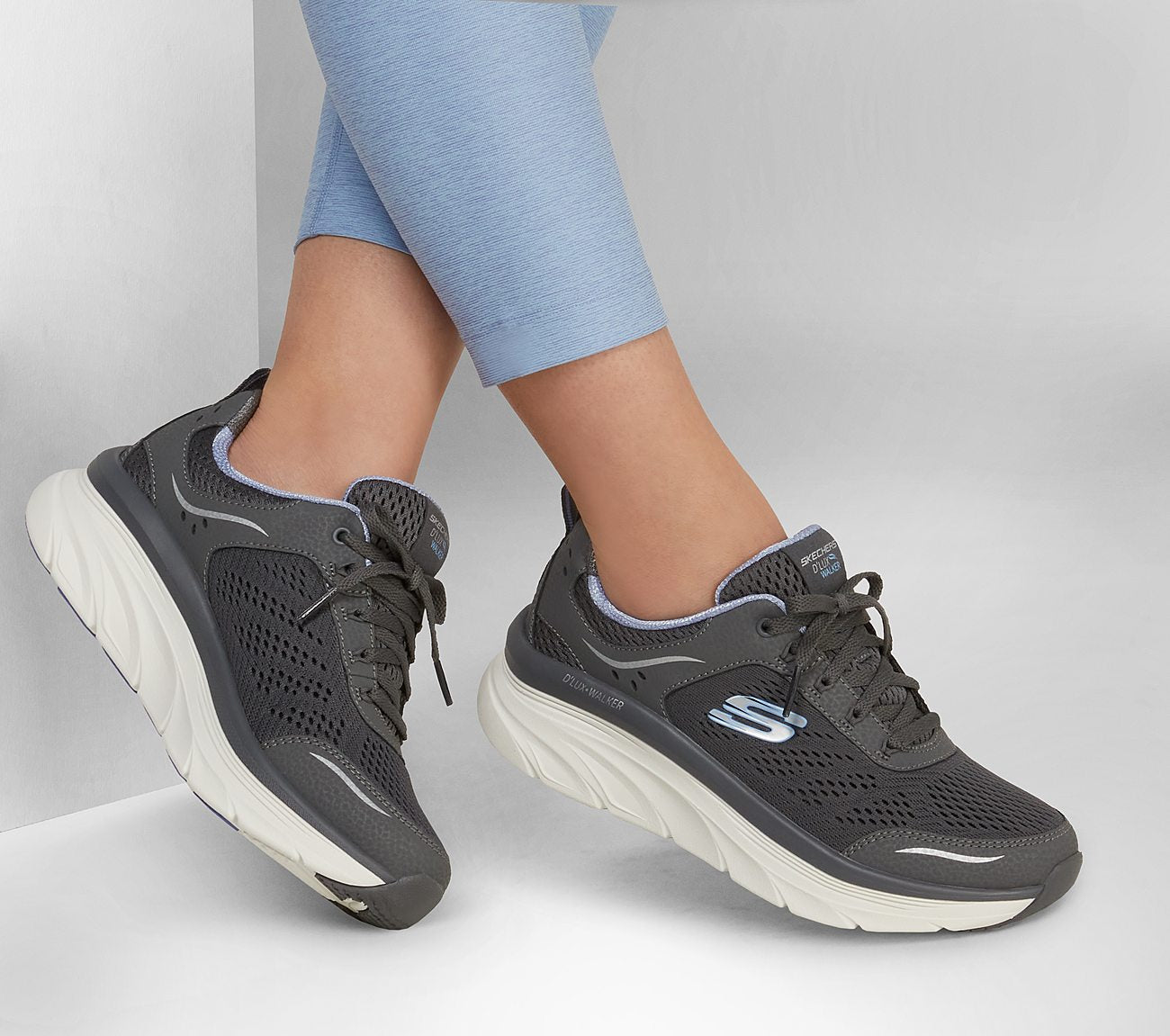 Relaxed Fit: D'Lux Walker - Infinite Motion Shoe Skechers