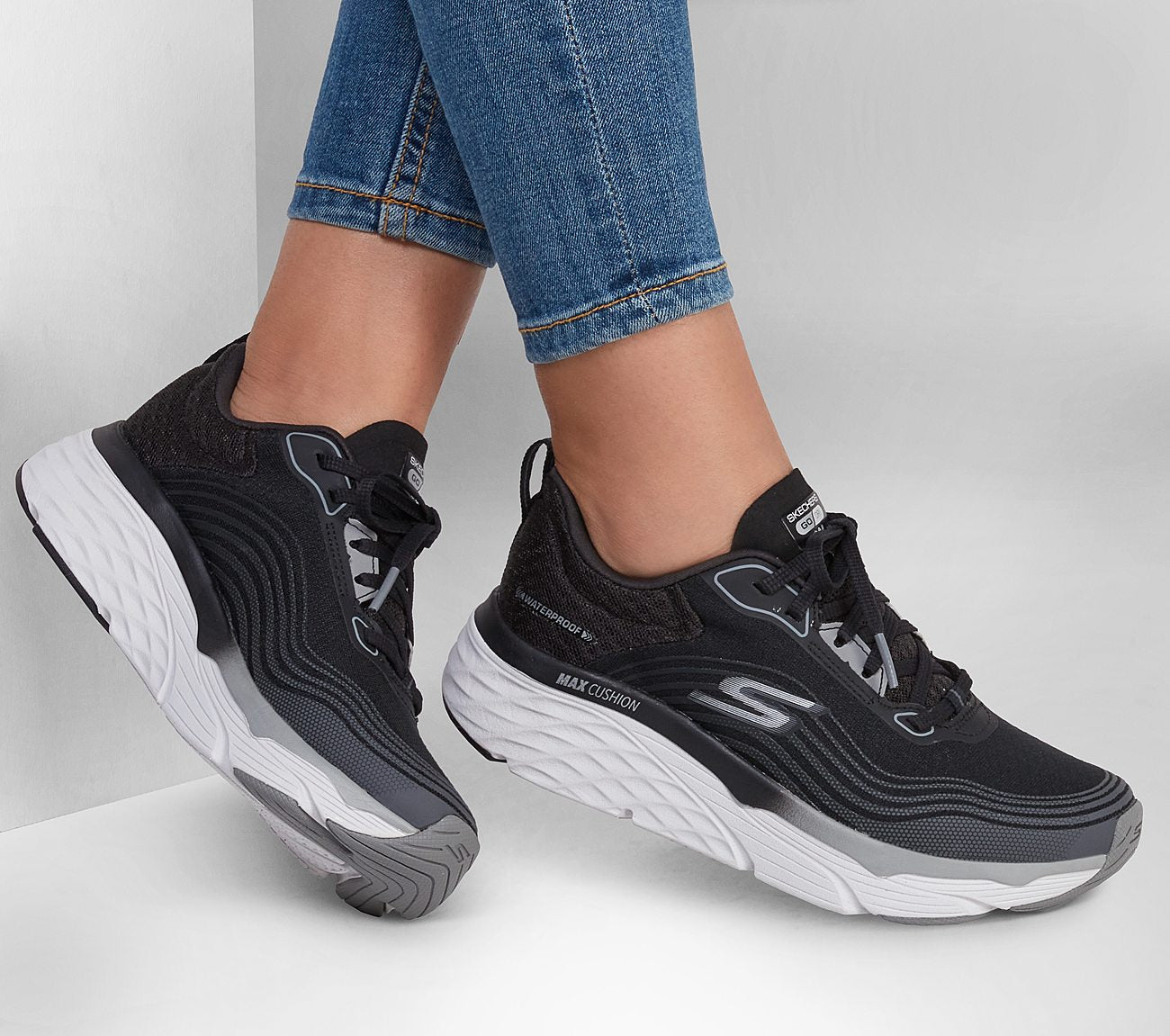 Max Cushioning Elite - Waterproof Shoe Skechers